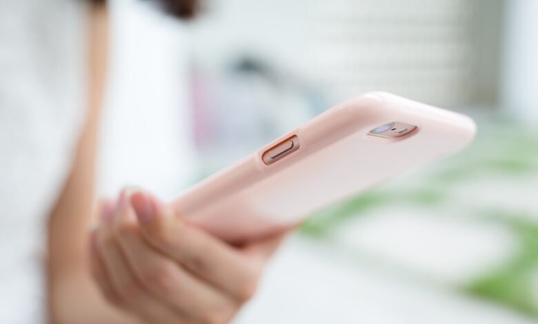 Mulher é ameaçada ao tentar recuperar celular