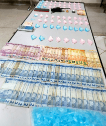 Operação aprende 322 pinos de cocaína e três pessoas envolvidas