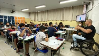 O Paratleta Fabrício Taveira realiza palestra para estudantes de escola estadual