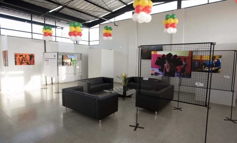 Casa da Juventude recebe exposição fotográfica "Radiolas"