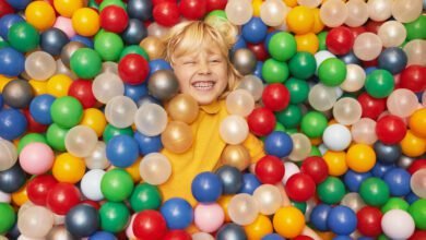 Piscina gigante de bolinhas da Girafa Gigi