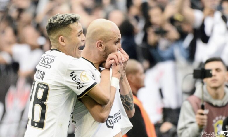 Corinthians vence o Goiás e encosta na liderança do Brasileirão