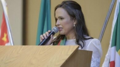 Câmara aprova pedido de licença não remunerada da prefeita Paula Lemos