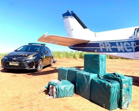 Aeronave é interceptada no interior de SP com 663 kg de cocaína