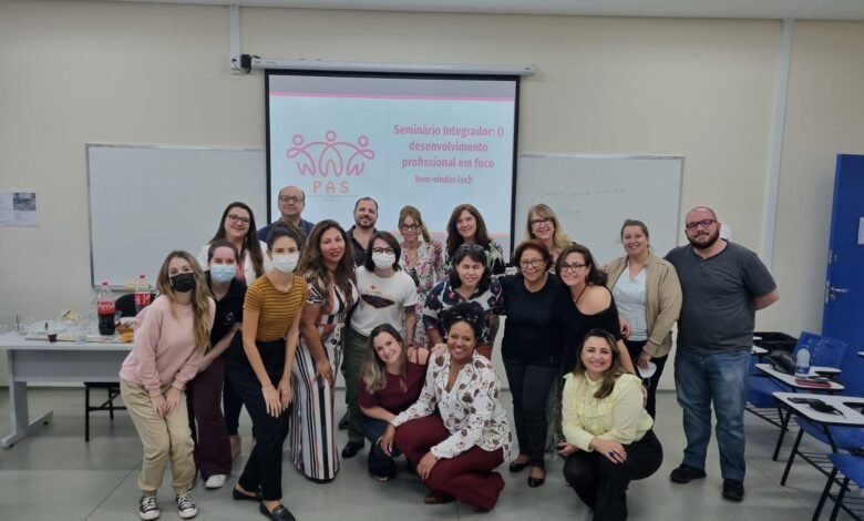 Supervisores da rede municipal de ensino passam por formação em desenvolvimento profissional