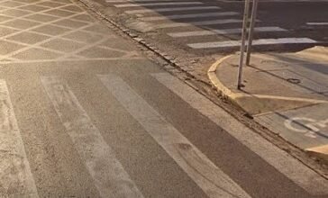 Mulher passa mal e perde o controle da moto