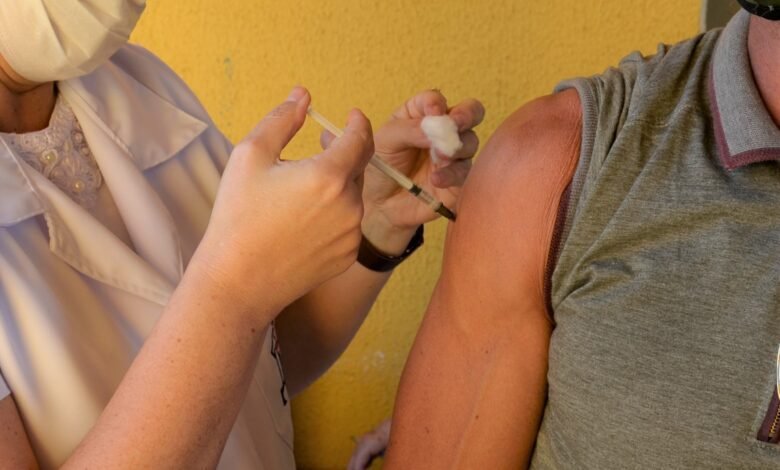 Vacina contra a gripe continua disponível nas UBS para toda a população