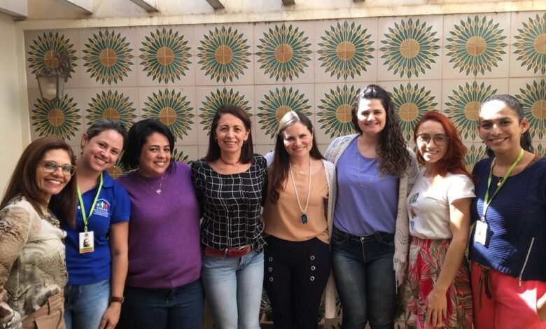 Equipe do CREAS se reúne com a delegada Denise Polizelli