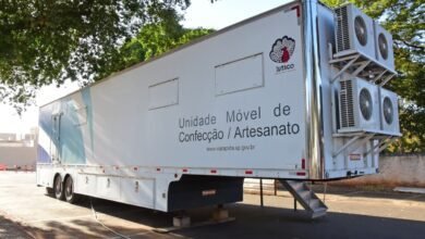 Aula inaugural de corte e costura na Carreta do Via Rápida