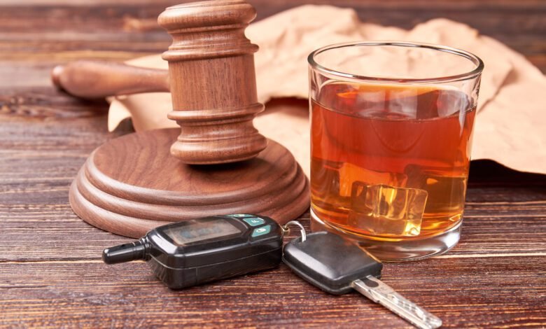 Homem bate o carro e é preso por dirigir embriagado