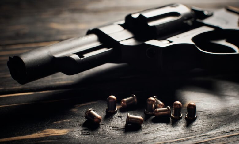 Homem é detido portando arma furtada