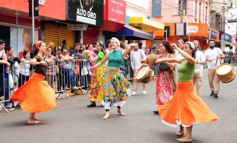 Desfile Cívico em homenagem ao aniversário de Barretos reúne cerca de 7 mil pessoas