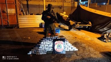 Ação conjunta retira cocaína de casco de navio