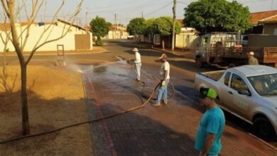 Trabalho de limpeza em praças do bairro Cecap é realizado pela Prefeitura de Guaíra