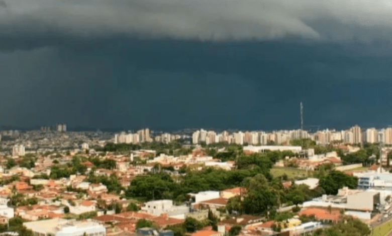 Defesa Civil alerta para chuva de granizo e ventos fortes