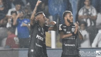 Santos vence o Athletico-PR e encerra o jejum de um mês sem vitórias