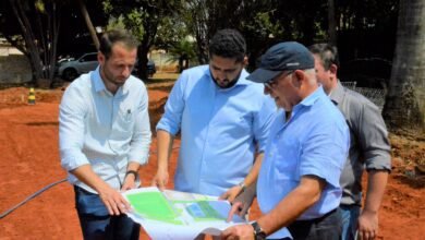 Olímpia recebe secretário estadual de Esportes para acompanhar obra das 'Areninhas'