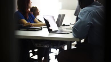  O programa visa qualificar profissionais para o mercado de trabalho