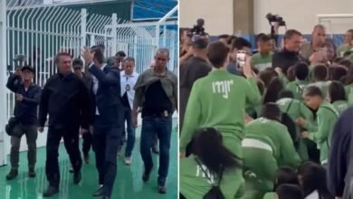 Bolsonaro visita instituto do jogador Neymar na Baixada Santista