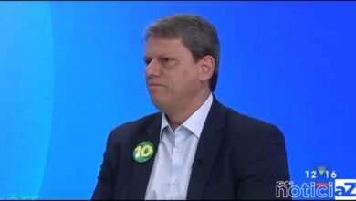 VÍDEO - Tarcísio de Freitas não sabe o local onde vota em São Paulo