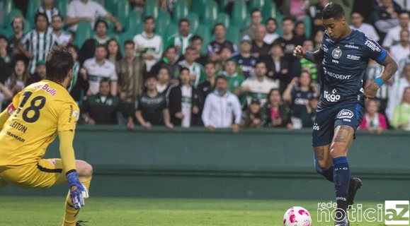 Bragantino perde para o Coritiba com um jogador a mais em campo