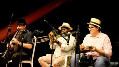 Grupo Escorregando anima o público do 'Cultura no Coreto' ao som de chorinho e bossa nova