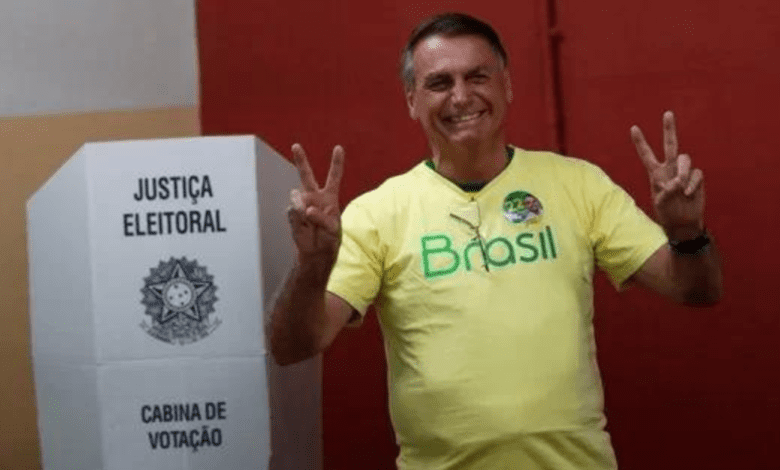VÍDEO Bolsonaro vota para 2º turno no rio de Janeiro