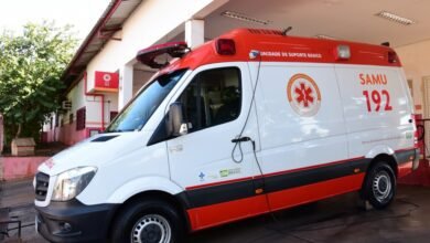 Motociclista fica ferido após se chocar contra caminhão