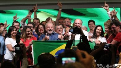 Lula enaltece a democracia e diz que vai combater a miséria