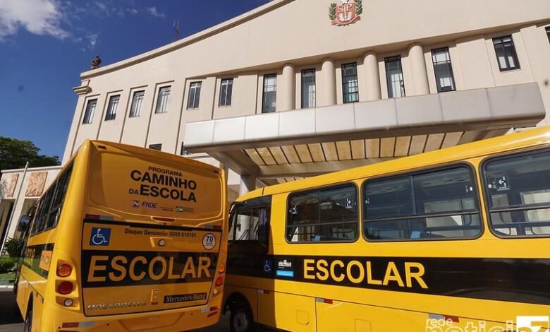 São Paulo terá mais de 260 escolas em tempo integral e entrega novos ônibus escolares