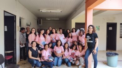 Jovens do Projeto Garotas Brilhantes participam de roda de conversa no CRAM sobre violência contra a mulher