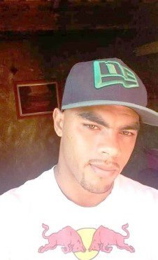 Jogador de futebol morre após ser ferido com faca por mulher