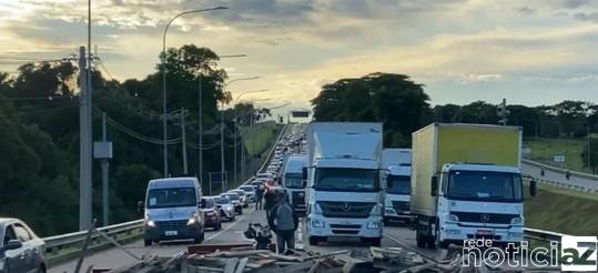 Acesso ao Viracopos é bloqueado por manifestantes bolsonaristas