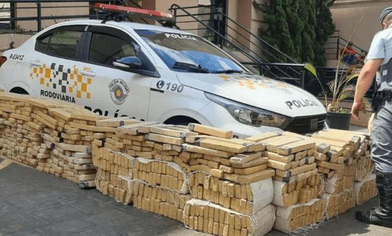 Carro lotado de maconha é apreendido após perseguição da Polícia Rodoviária