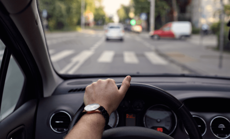 Motorista embriagado e pista com vestígio de óleo causam acidente