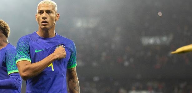 Richarlison ajuda instituto de tratamento de combate ao câncer em Barretos