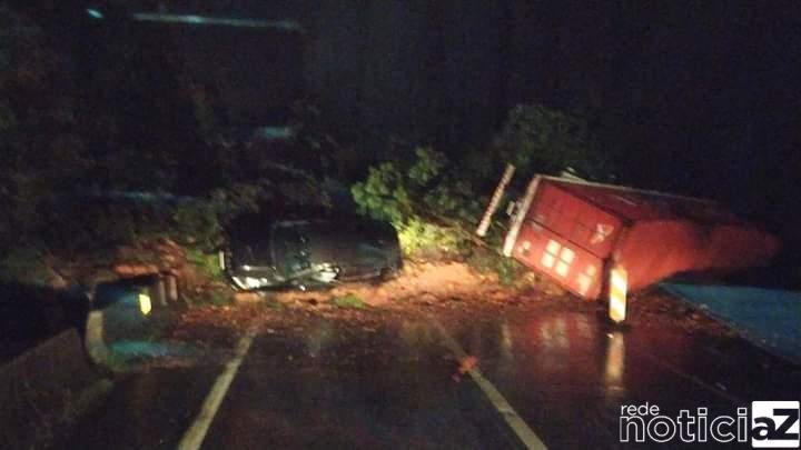 VÍDEO - Deslizamento na BR-376 deixa duas pessoas mortas