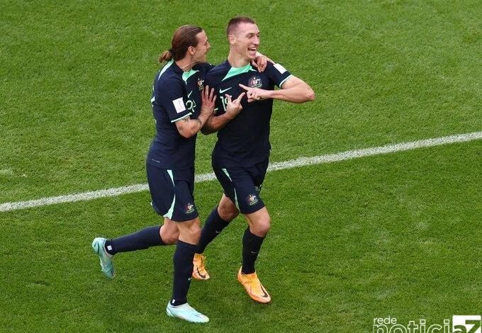 Austrália bate a Tunísia e segue viva na Copa do Mundo