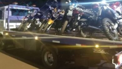 Moto sem escapamento é apreendida e motorista sem CNH é autuado