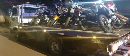 Moto sem escapamento é apreendida e motorista sem CNH é autuado