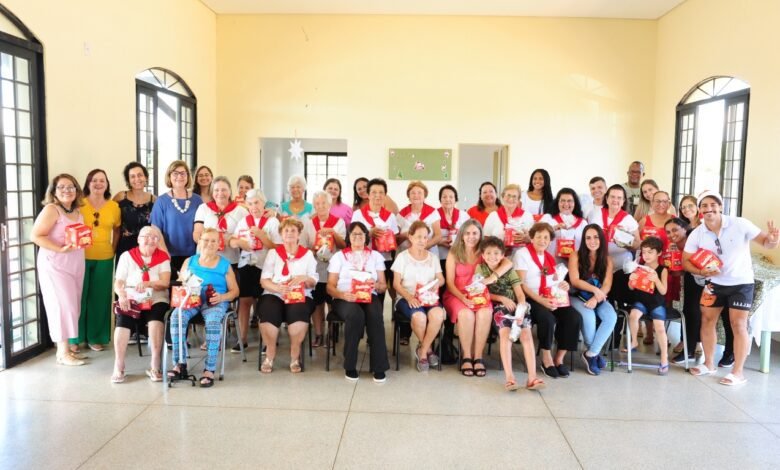 Magia do Natal presente nos CRAS e Centros de Convivência da Pessoa Idosa