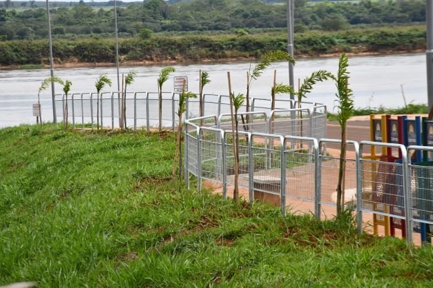 Primeira fase de instalação de grades de proteção na Orla Municipal inicia com parceria com Detran-SP