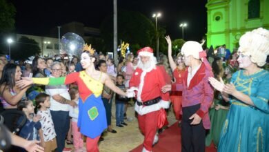 Primeira Parada de Natal de Barretos abre programação natalina