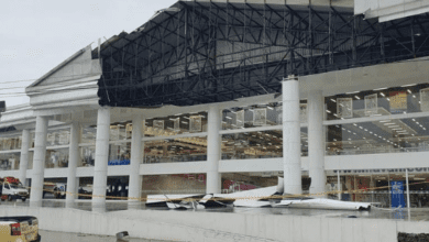 VÍDEO: Chuva derruba fachada de loja em SP e duas pessoas ficam feridas