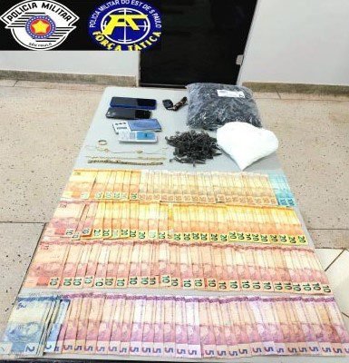 Polícia apreende mais de 4 mil pinos de cocaína e dois suspeitos foram presos