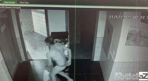 Bandido furta escola somente de calcinha