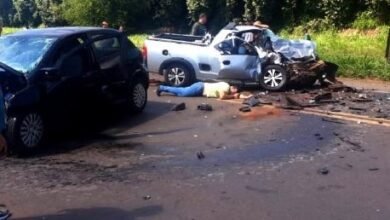 Batida entre carros termina com um morto e dois feridos