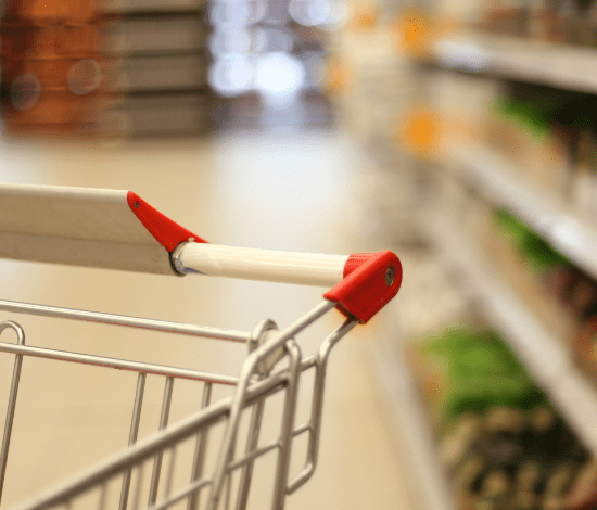 Uma moradora da cidade de Guaíra, de 69 anos, apresentada na delegacia em Barretos, acusada de praticar pequenos furtos em um supermercado