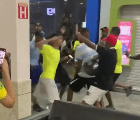 Jovem morre baleada após discussão em shopping