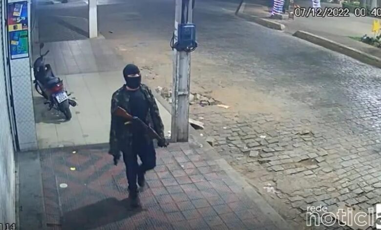 VÍDEO - Agência bancária é explodida no Ceará e atacam sede de prefeitura